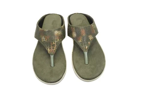 Stay Casual With Leather Chappalk7052